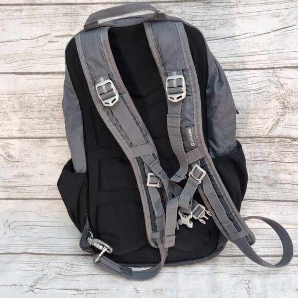 Pacsafe Venturesafe 15L GII Anti theft daypack - Black and Grey - Picture 2 of 8